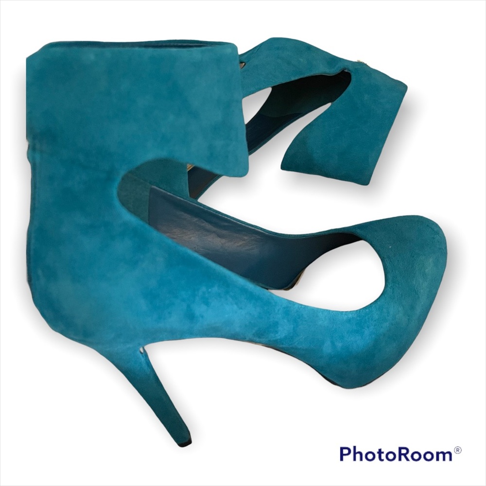 Jessica Simpson heels, new in a very good condition, have only been worn once.